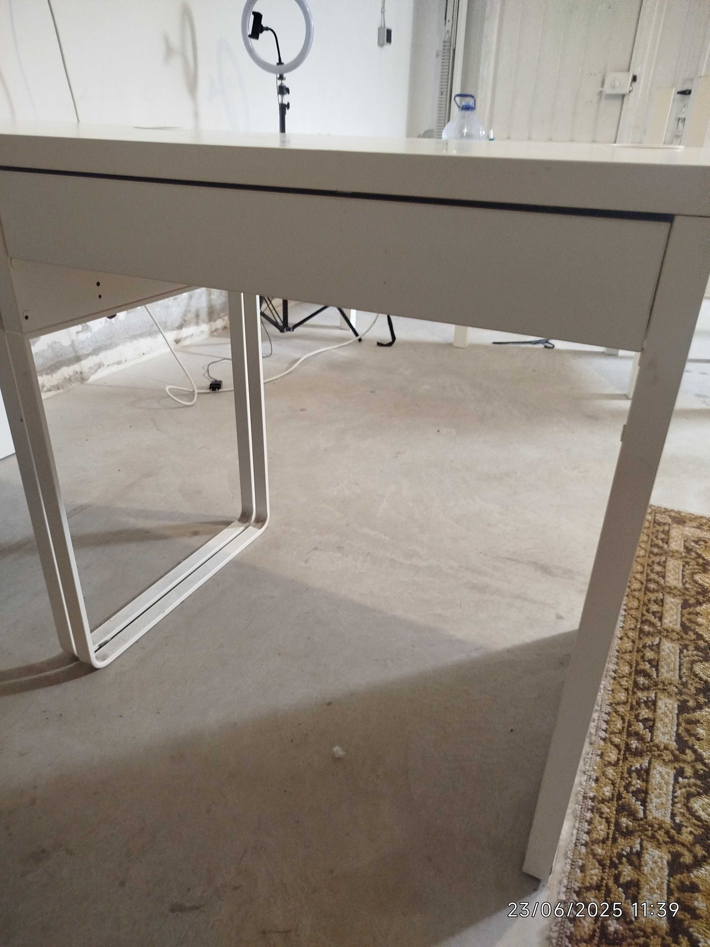 Mesa e cadeiras escritório/Poltrona, sofá e móvel para TV para sala