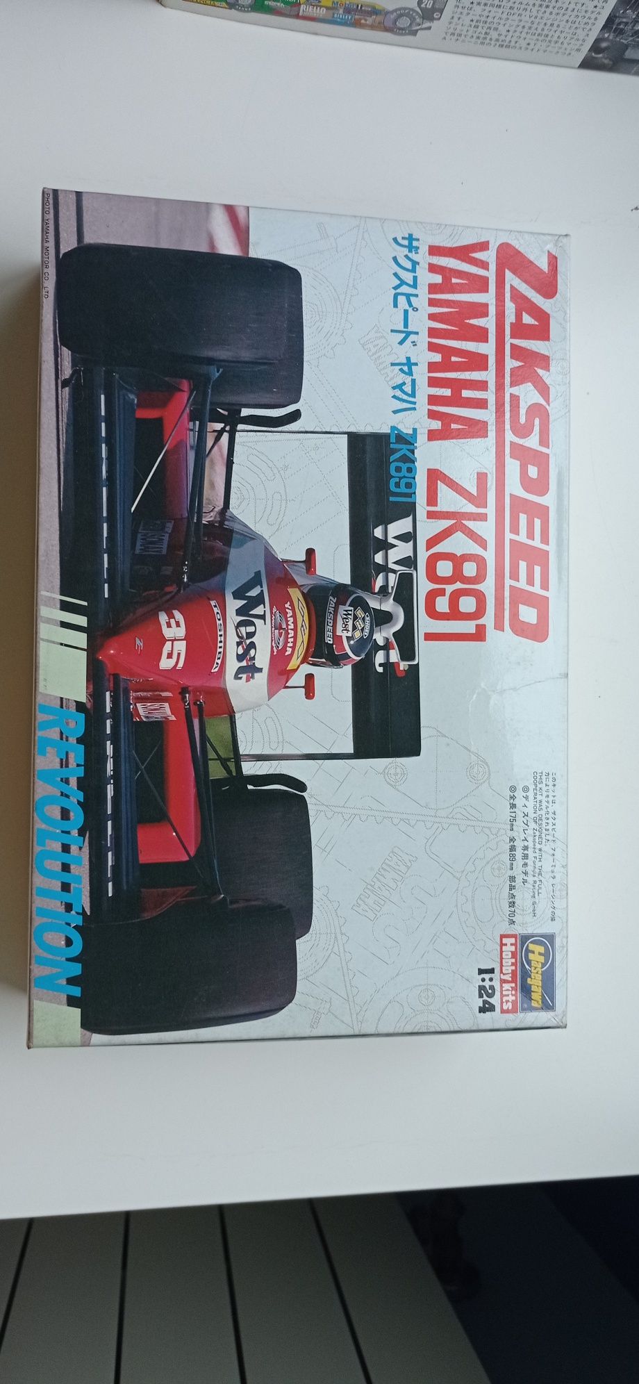 Modelismo kits 4 kits automóveis e diversas tintas, colas e vernizes