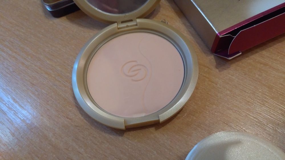 Палитра теней и пудра