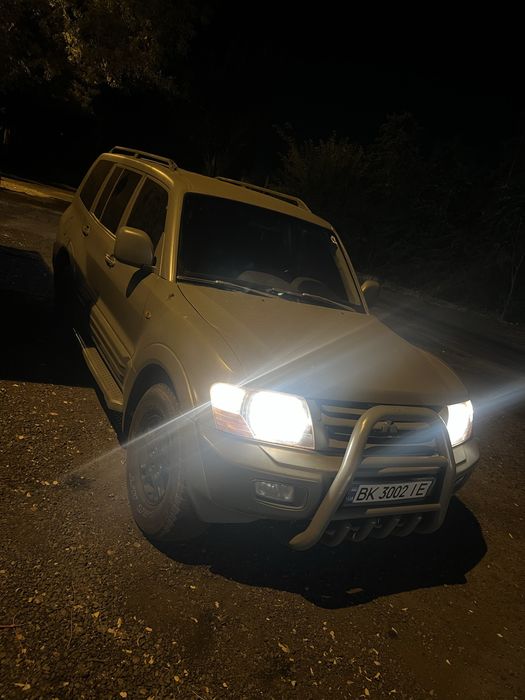 Міцубісі Паджеро,надійний джип,все працює.