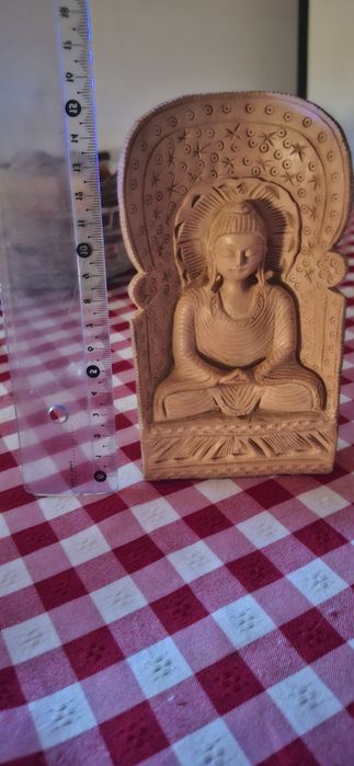 Estátua feita em madeira Sandalo