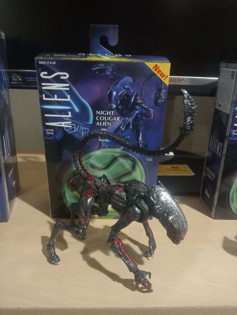 Neca 3 figuras originais usados com caixa