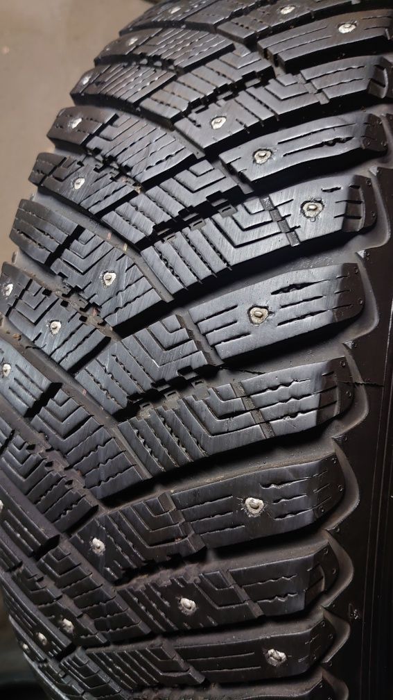 Зимние шины Goodyear Ultra Grip ice arctic SUV 4x4 215/65 r17