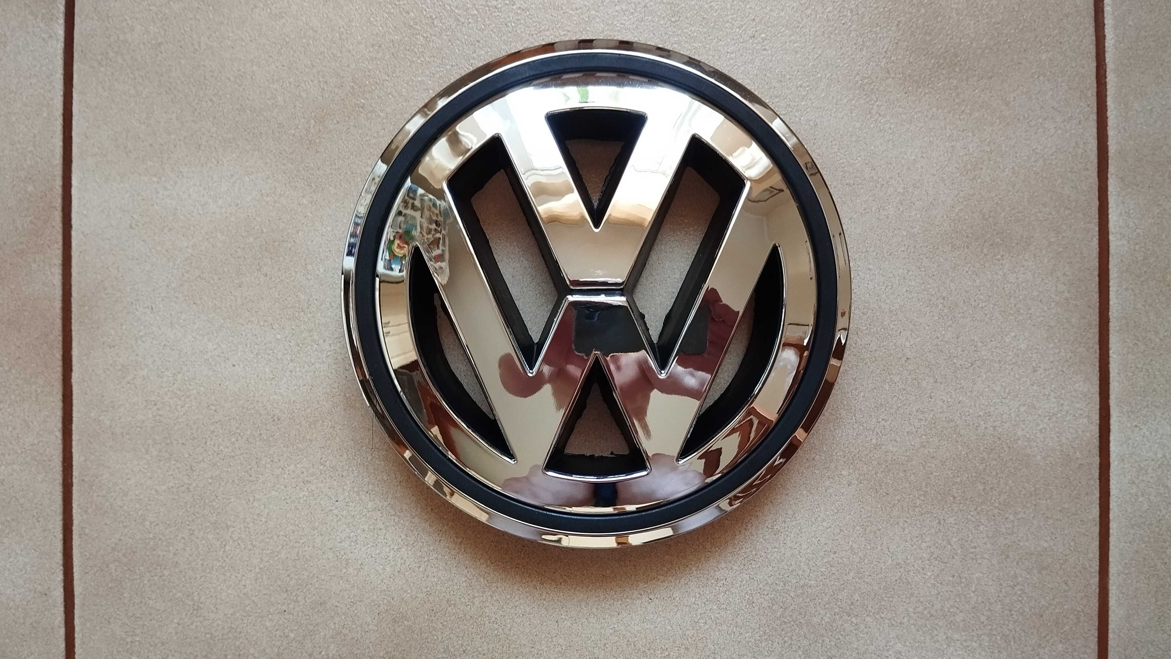 Решітка радіатора VW Passat В6