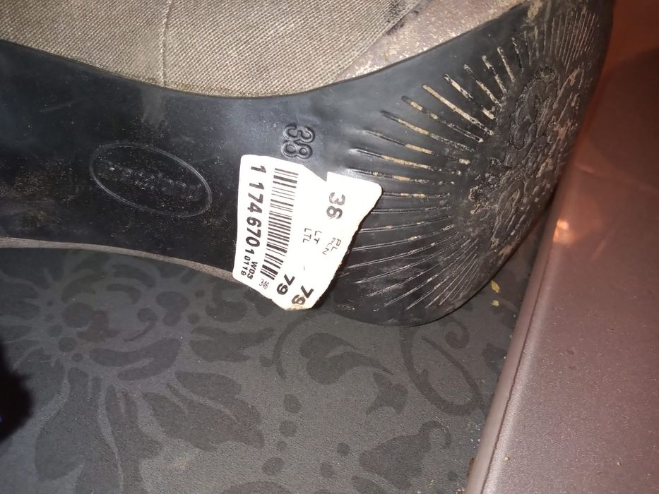 Buty na obcasie r 38