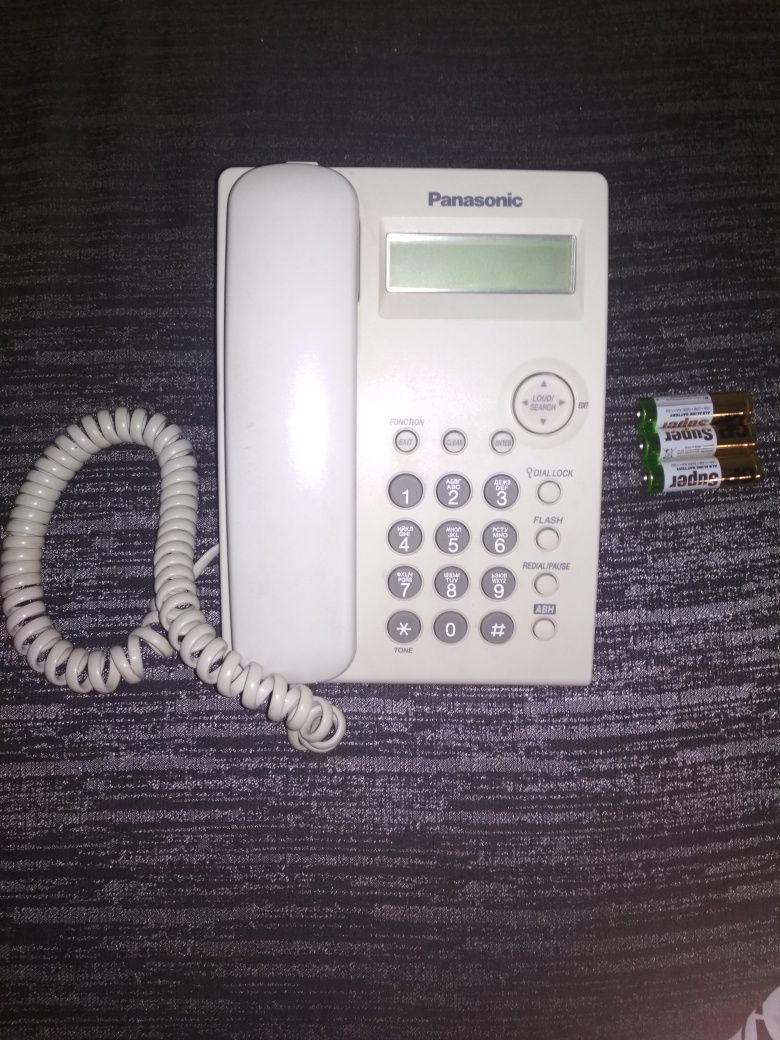 Телефон стационарный Panasonic KX-TS2351UAW и другие на фото