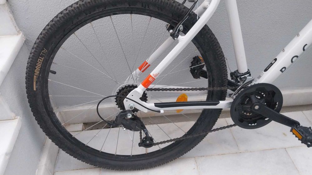 Bicicleta nova, com dias de uso  170,00