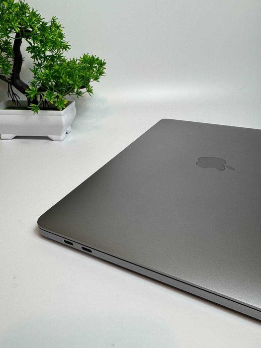 MacBook Pro 13” i7 2017 A1706 16 GB /256 GB Touchbar