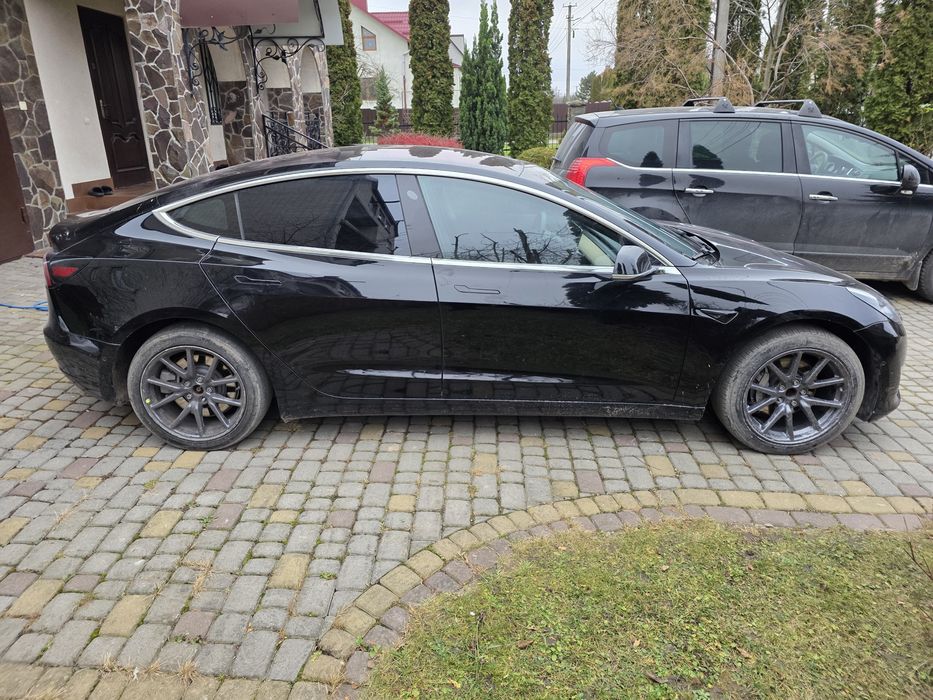 Tesla model 3 mid range 2019 model 3