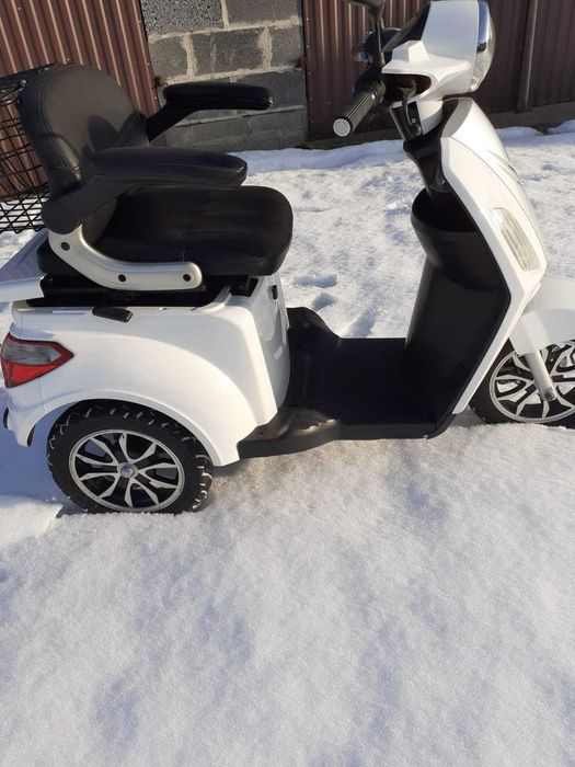 Inwalidzki skuter elektryczny trójkołowiec