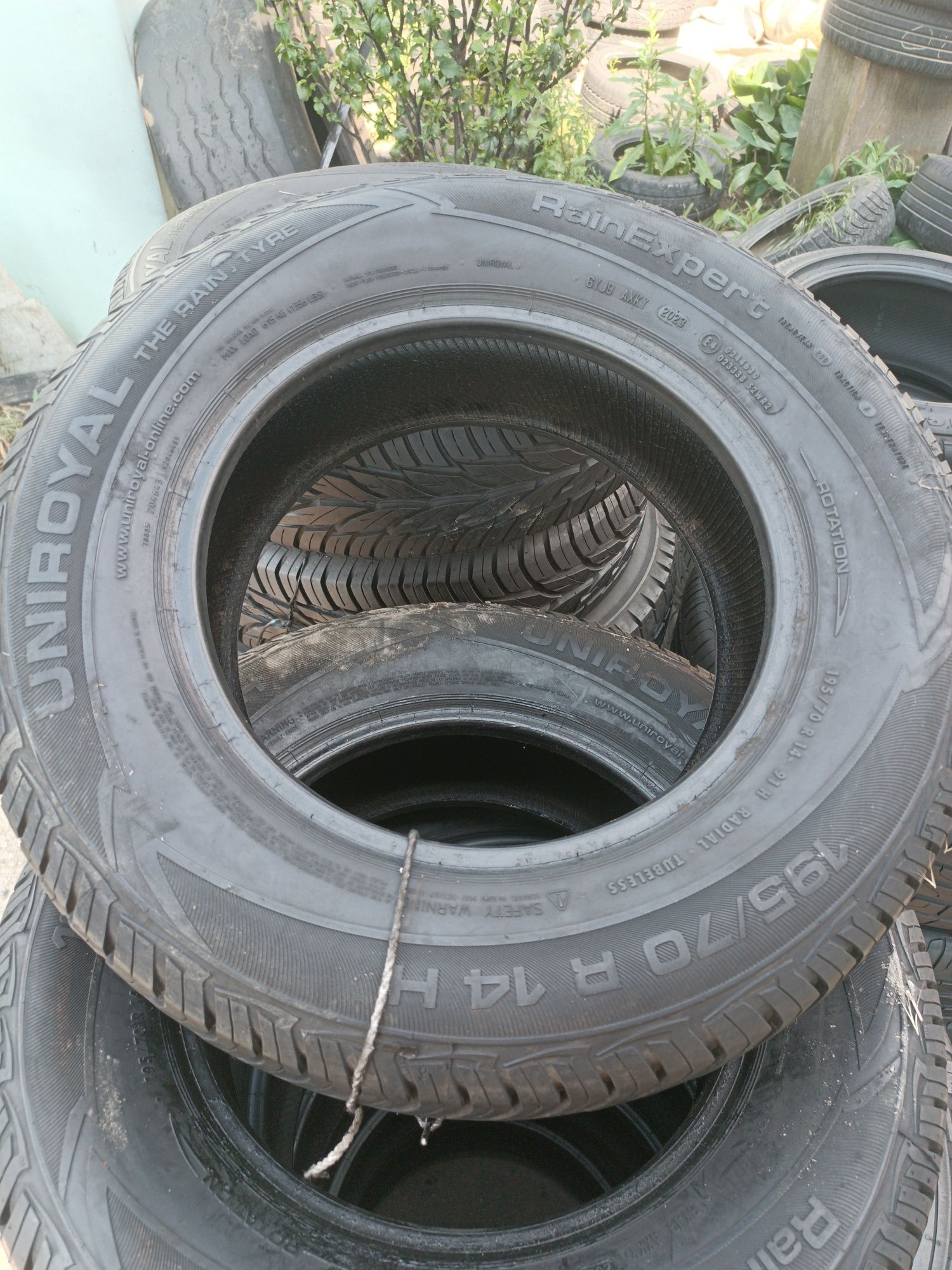 195/70 r14 uniroyal