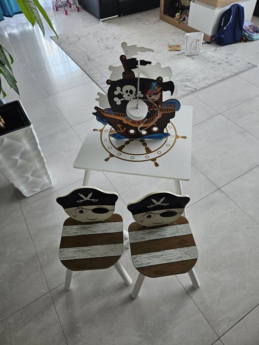 Sprzedam żyrandol oraz stolik z krzesłami