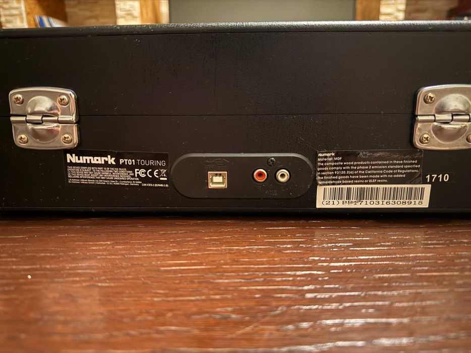 Продам виниловый проигрыватель