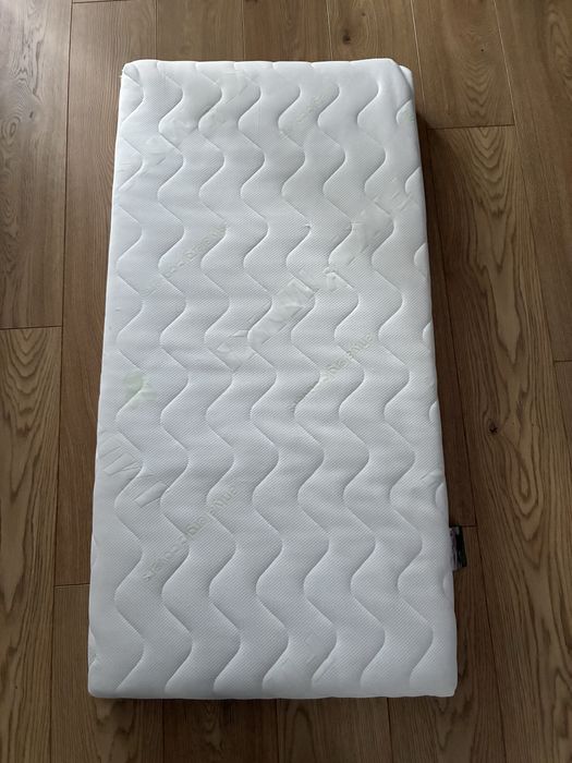 Materac do łóżeczka Fiki Miki 120x60 jak nowy gratis klin