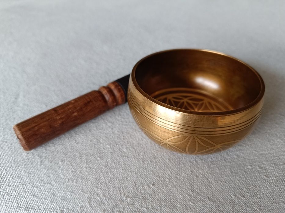 Tigela de Canto Tibetana Feita À Mão com Badalo Couro e Almofada