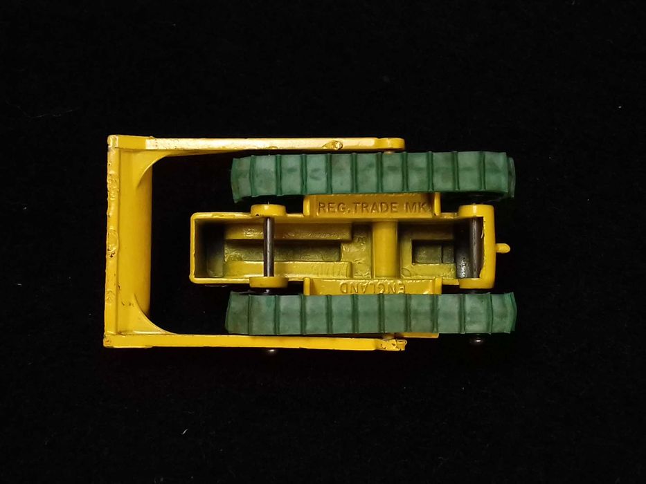 Matchbox 8 - Caterpillar Bulldozer 1960´s - a Moko Lesney product