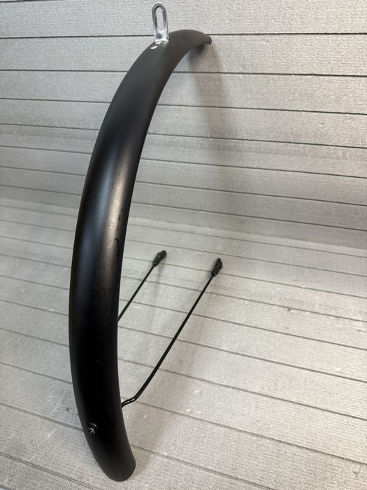 Крило переднє 28 пластик