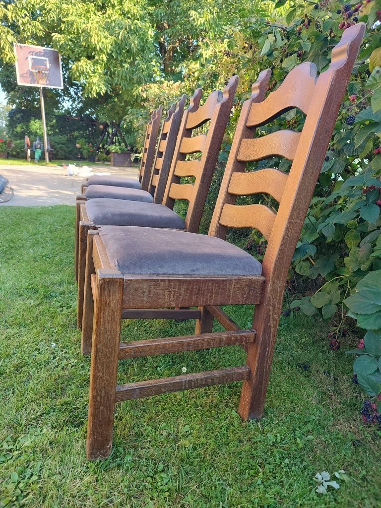 Dębowe krzesła w bardzo dobrym stanie