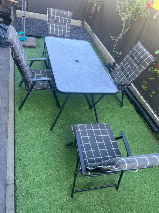 Stoł i krzesła ogrodowe