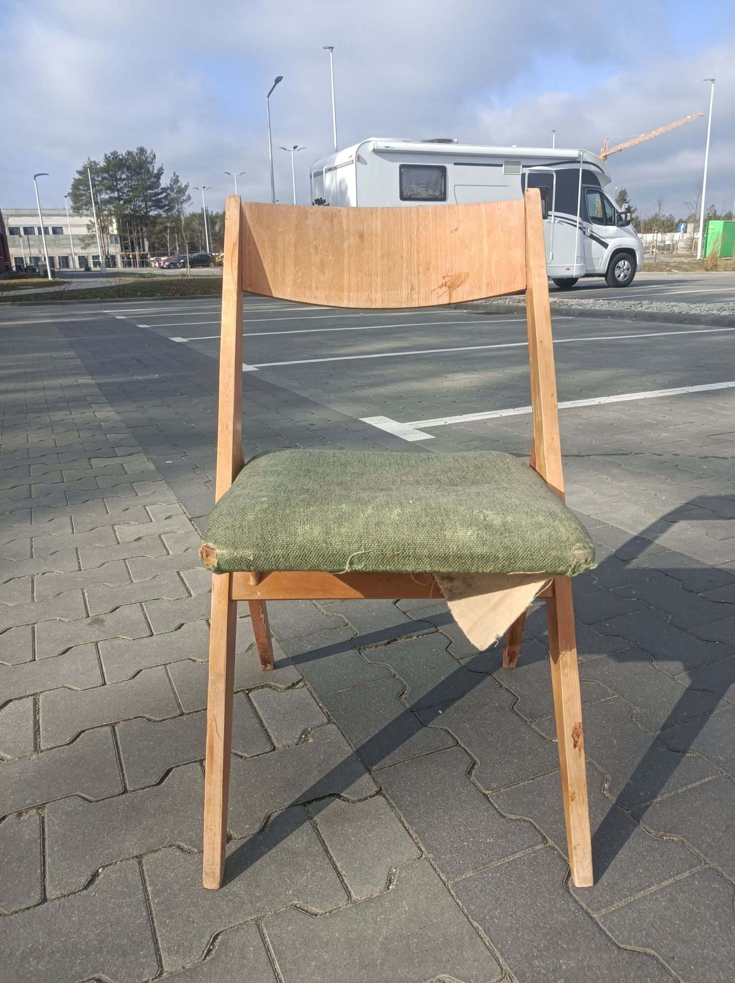 Krzesło Rzut Toruń Knothe do renowacji