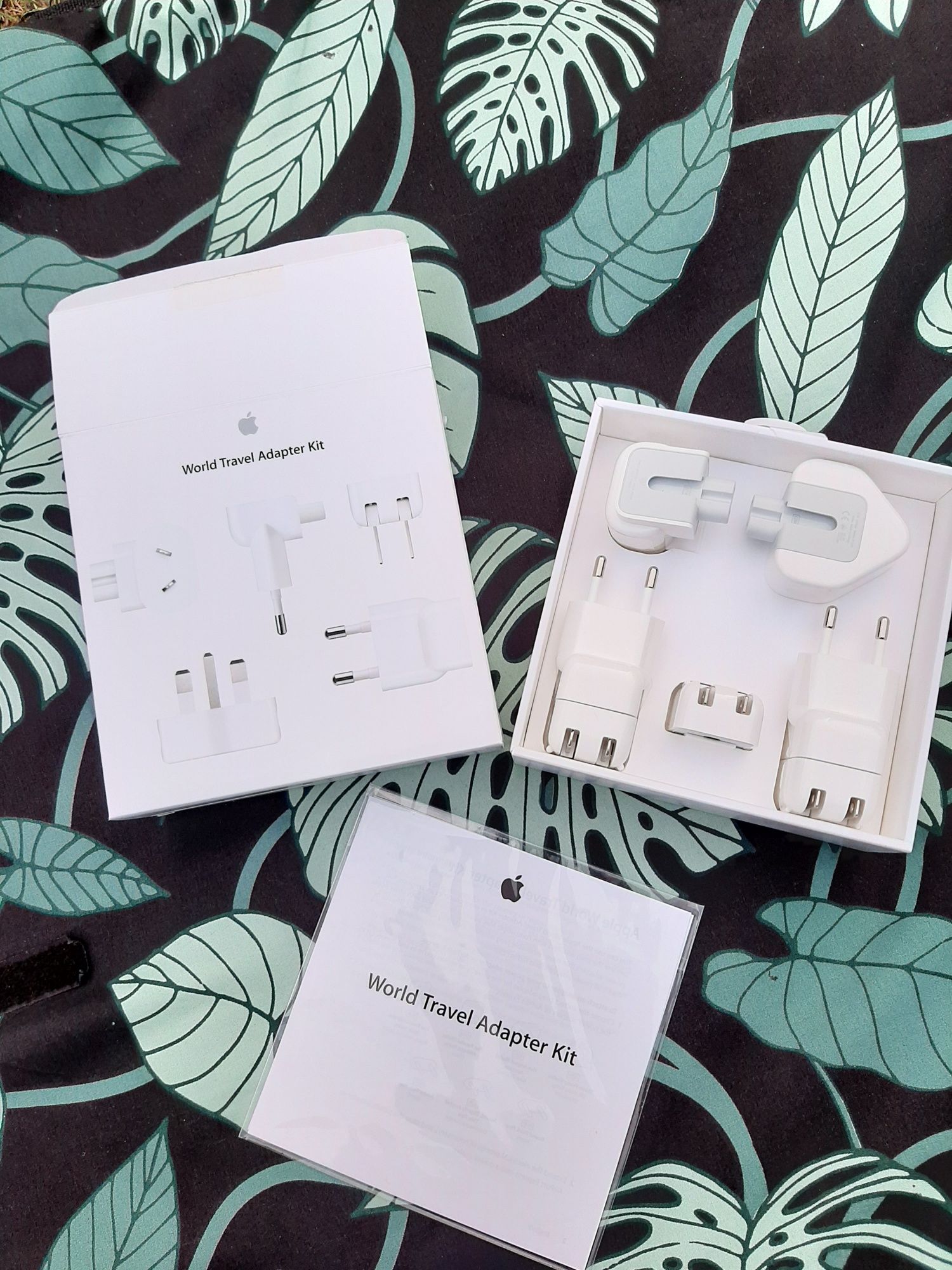 Uniwersalny zasilacz Apple dla podróżujących- World Travel Adapter Kit