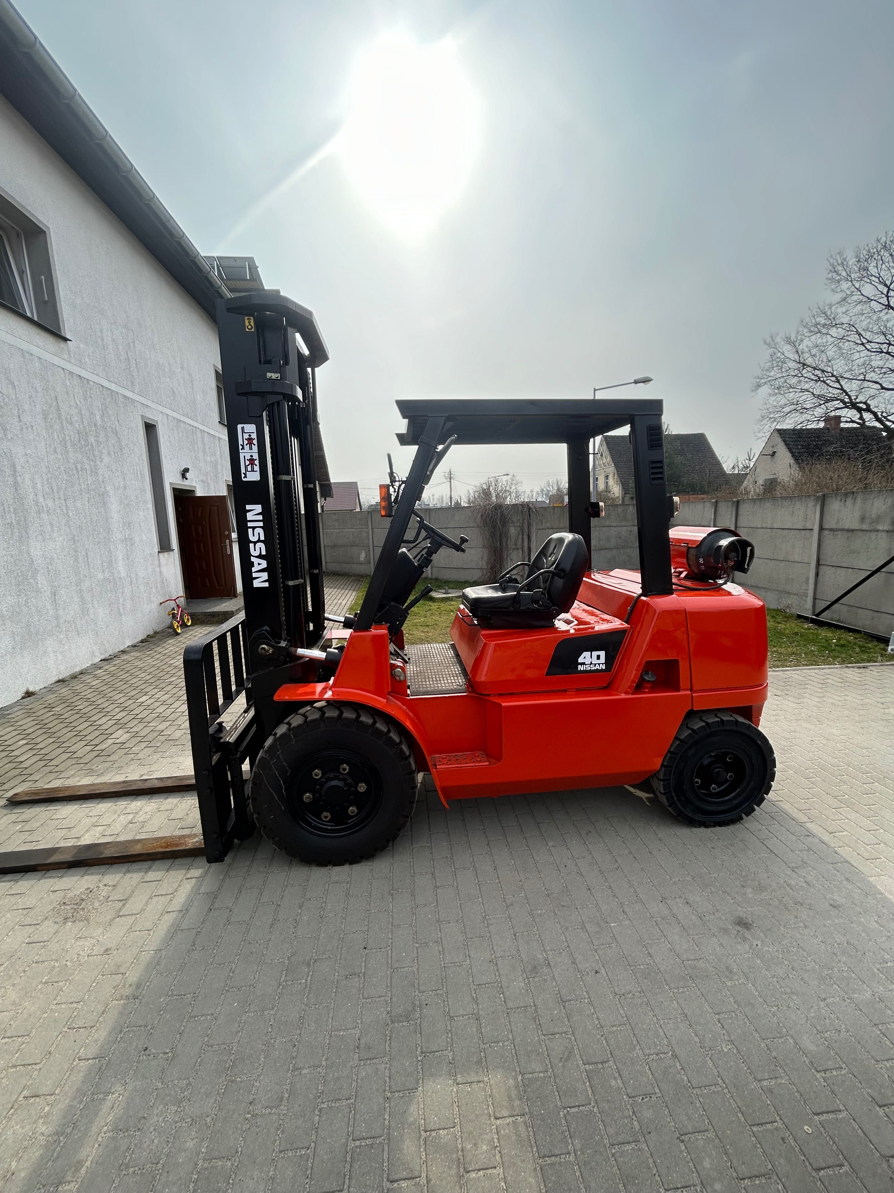 Szprzedam wózek widłowy Nissan 40