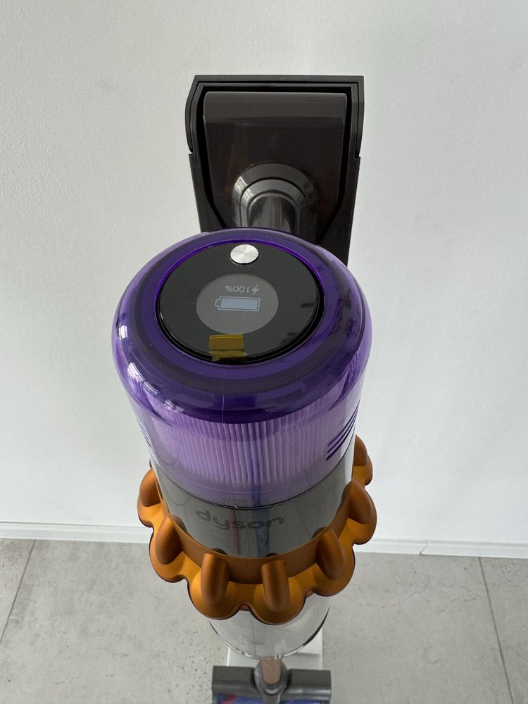 Odkurzacz Dyson V15 nowy plus stojak