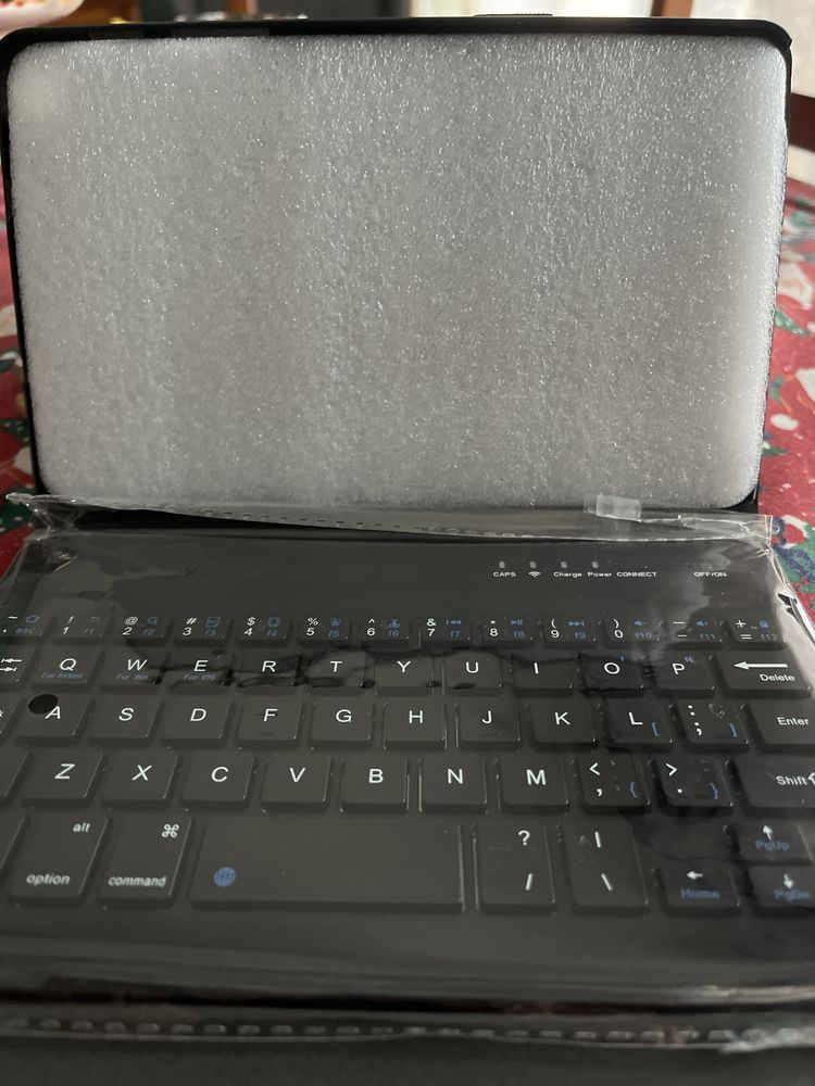 Capa e teclado tab8 polegadas novo!