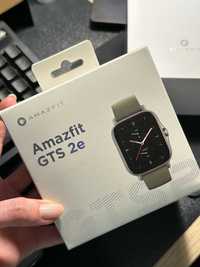 Smartwatch Amazfit GTS 2e - Usado. Incluí 3 pulseiras.