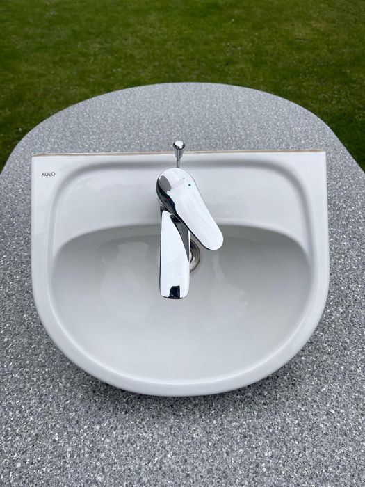 Umywalka Kolo z baterią i syfonem