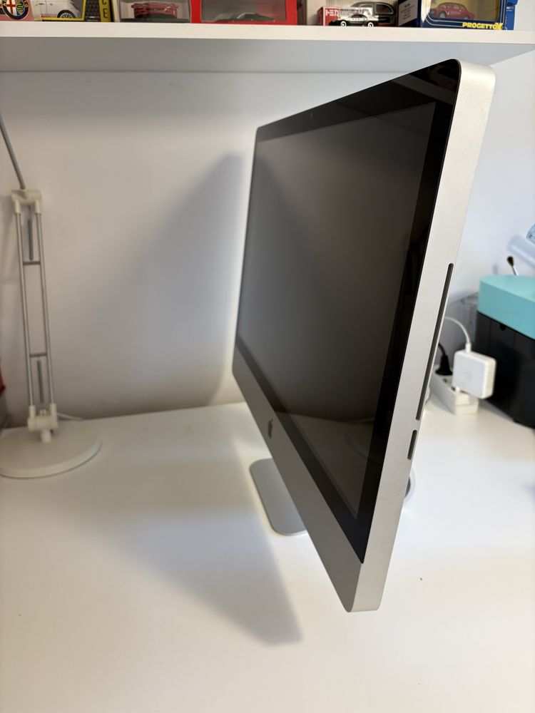 iMac 27” (meados de 2011) – 16GB RAM – 256GB – Excelente estado