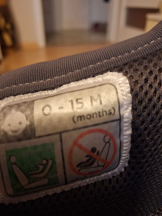 Fotelik dzieciecy obrotowy