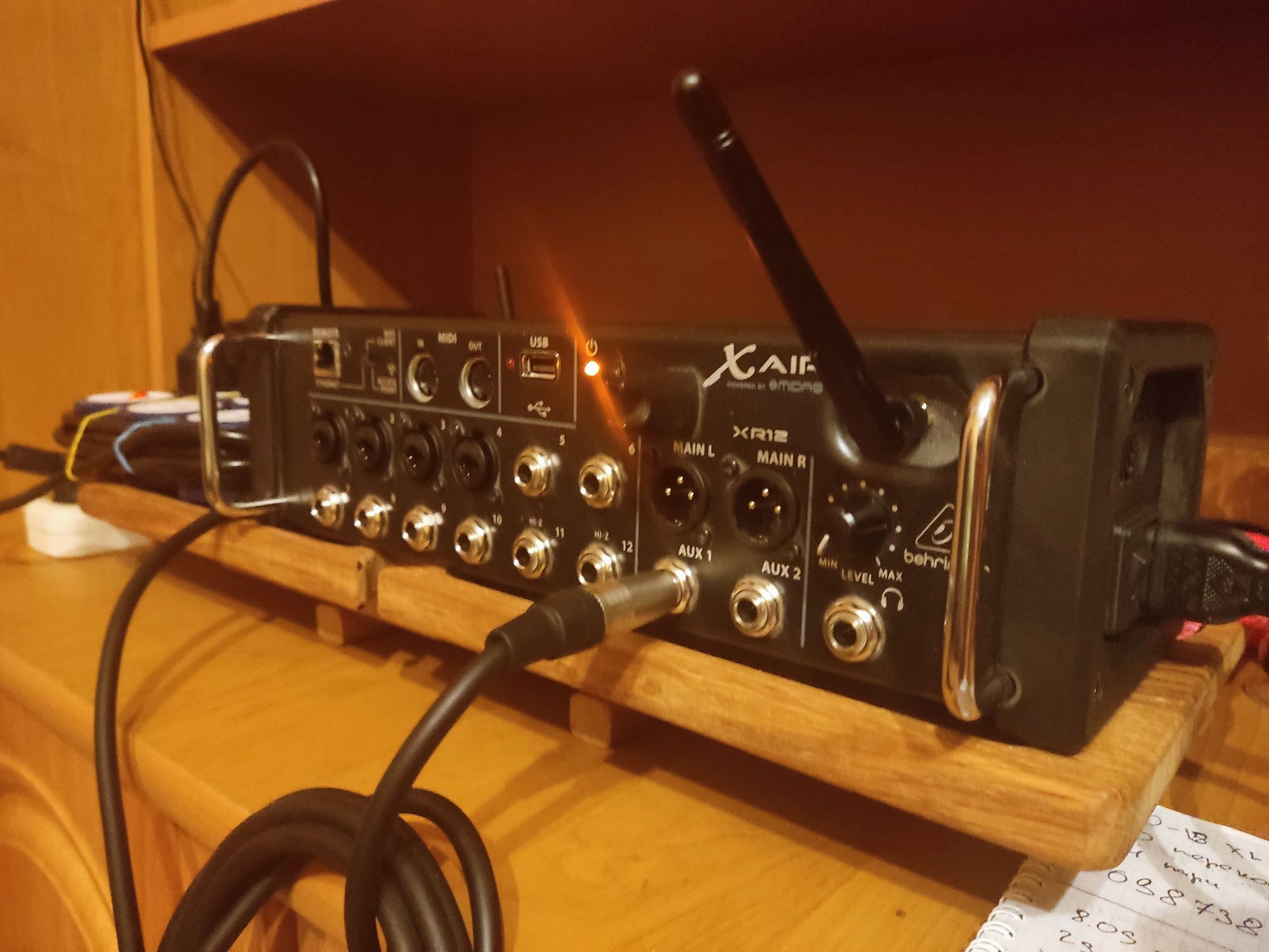 Продається мікшерний пульт Behringer xr12