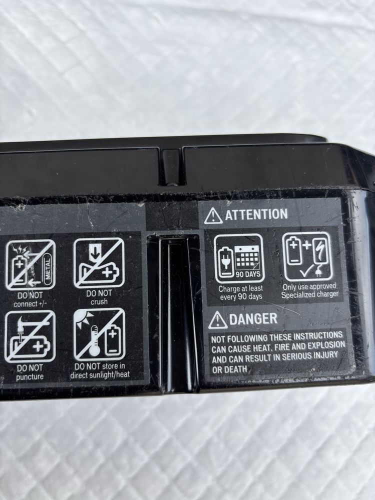 Defekt bateria Specialized do roweru elektrycznego Świeci