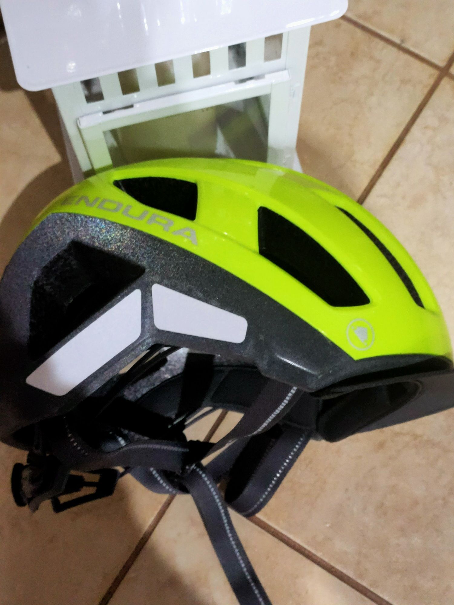 Kask rowerowy neon