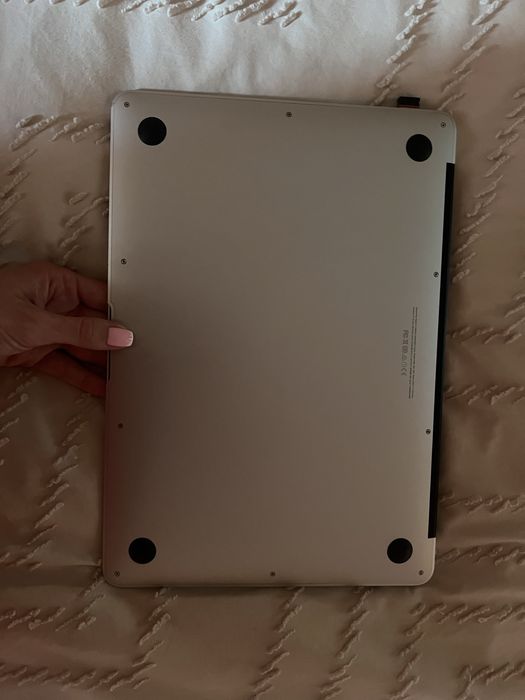 MacBook Apple Air (13-inch, early 2015)