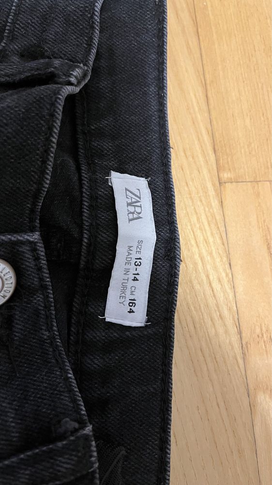 Czarne spodnie jeansy ZARA