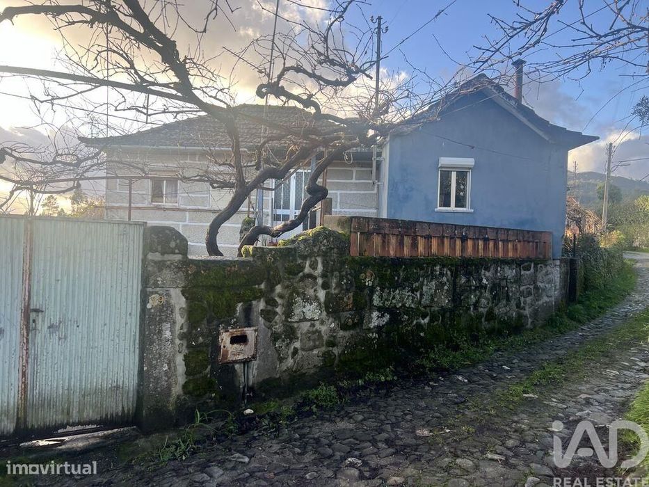 Casa / Villa T3 em Santa Cruz da Trapa e São Cristóvão de Lafões de 18