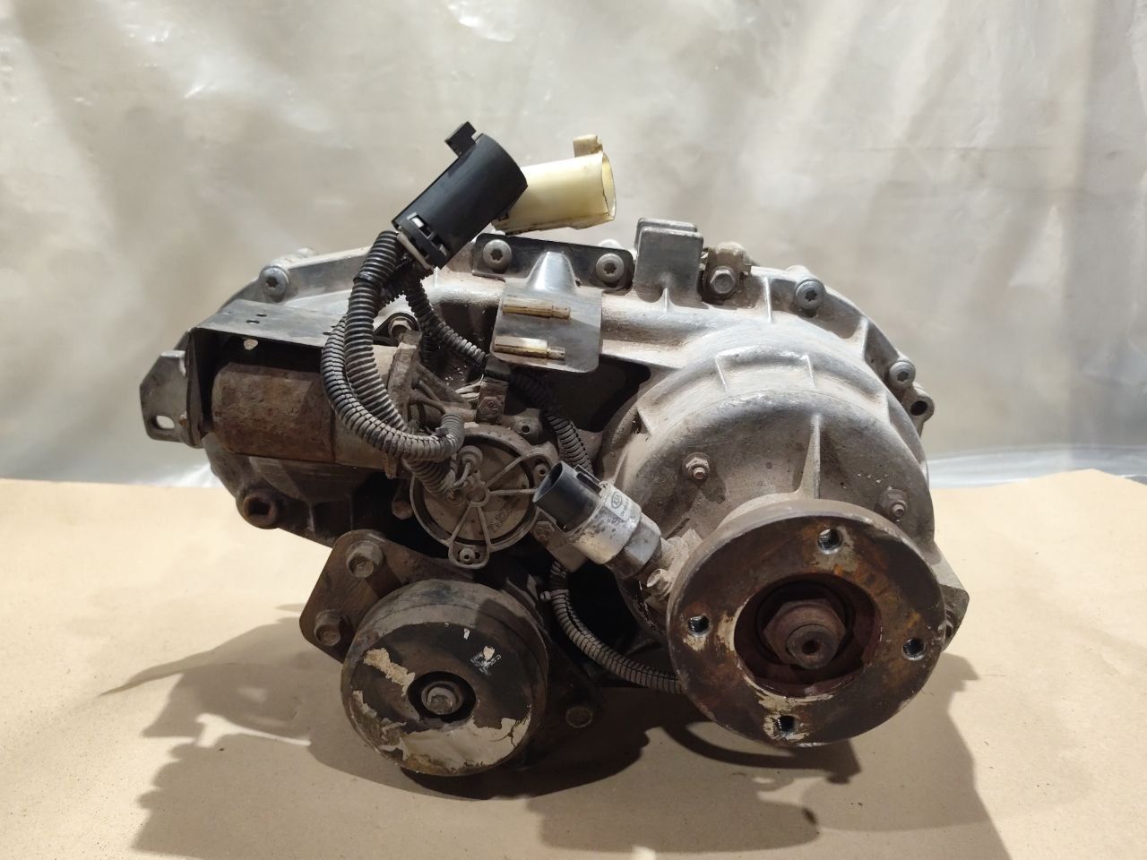 Роздатка KIA SORRENTO I.  2.5 D 47300-4C210 2002-2007p.
