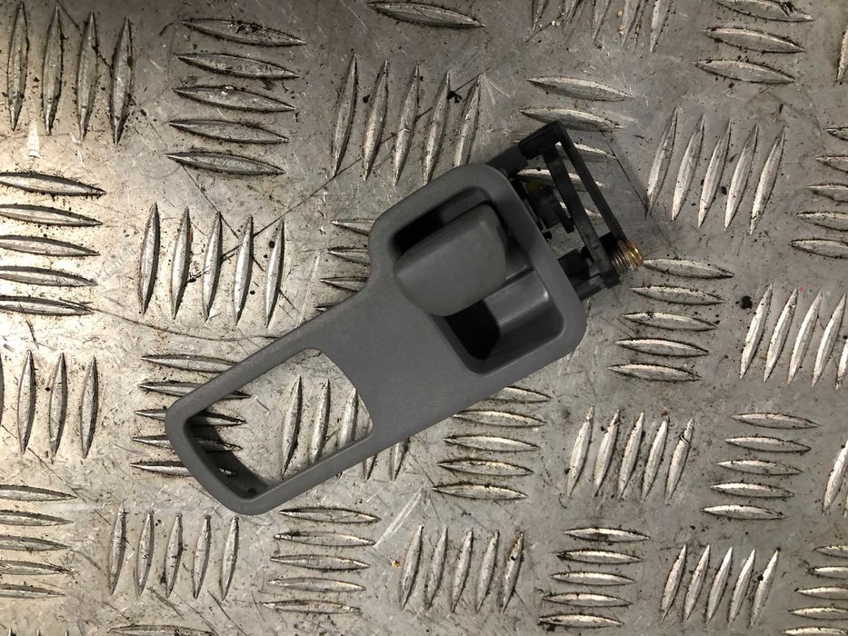 Haczyk uchwyt wieszak podsufitki prawy Audi A6 C5