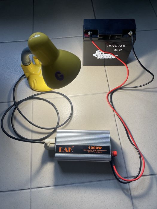 Б.У. Інвертер 12v-220v Автомобільний перетворювач з 12-220