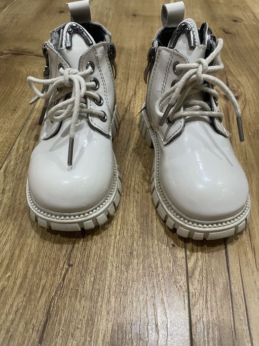 Зимові черевички на дівчинку