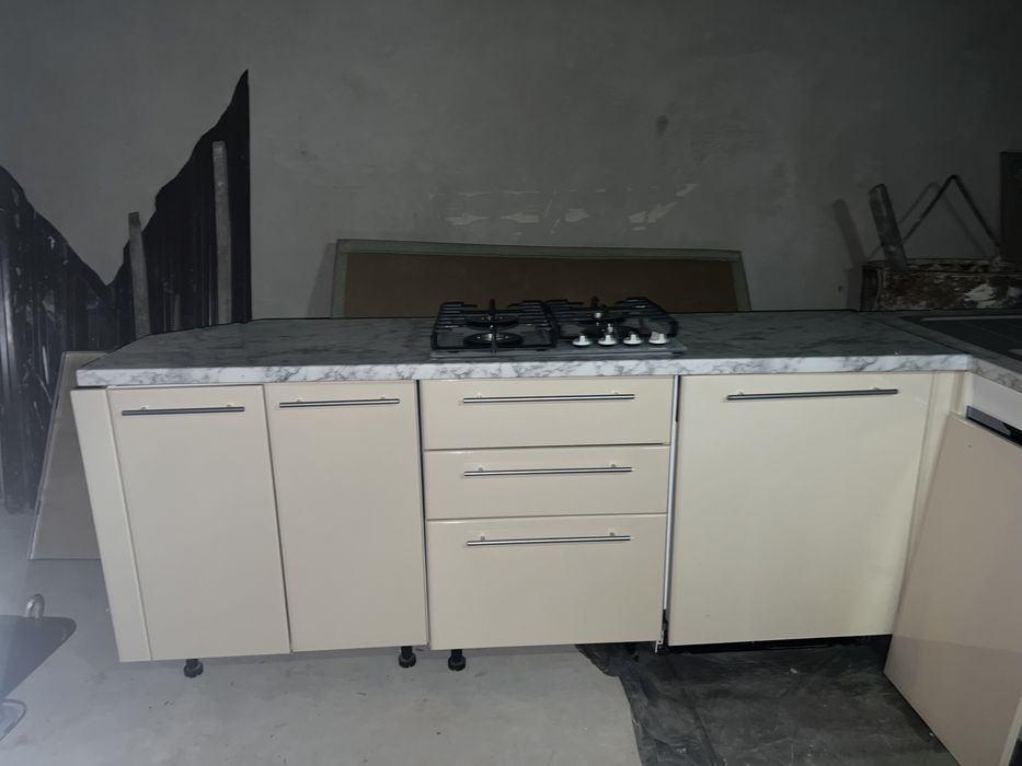 Продам кухню з мийкою та витяжкою