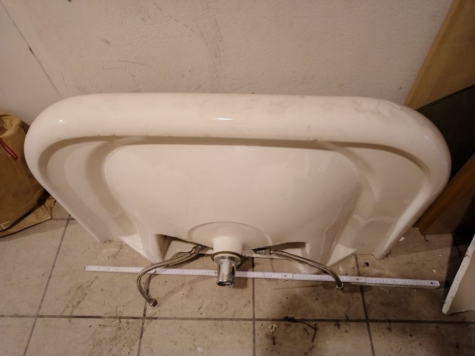 Umywalka łazienkowa 90 cm