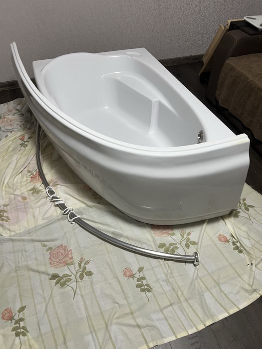 Ванна акрилова. Кутова біла.