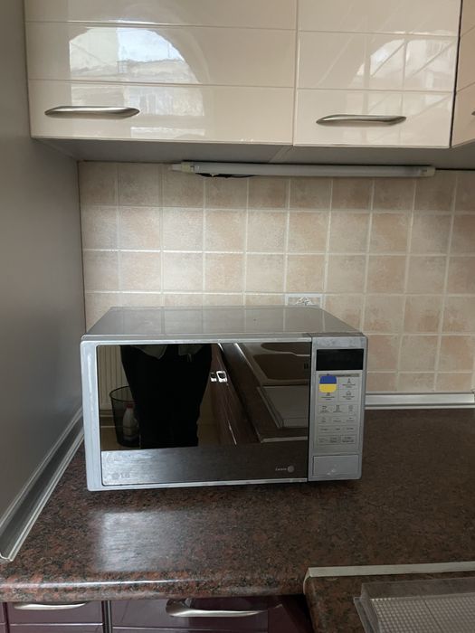 Продаю мікрохвильовку LG iwave