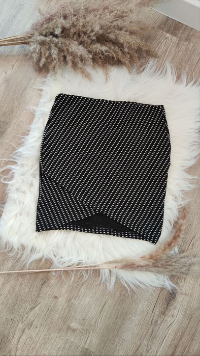 Elastyczna obcisła spódniczka mini bandażowa kopertowa Stradivarius S