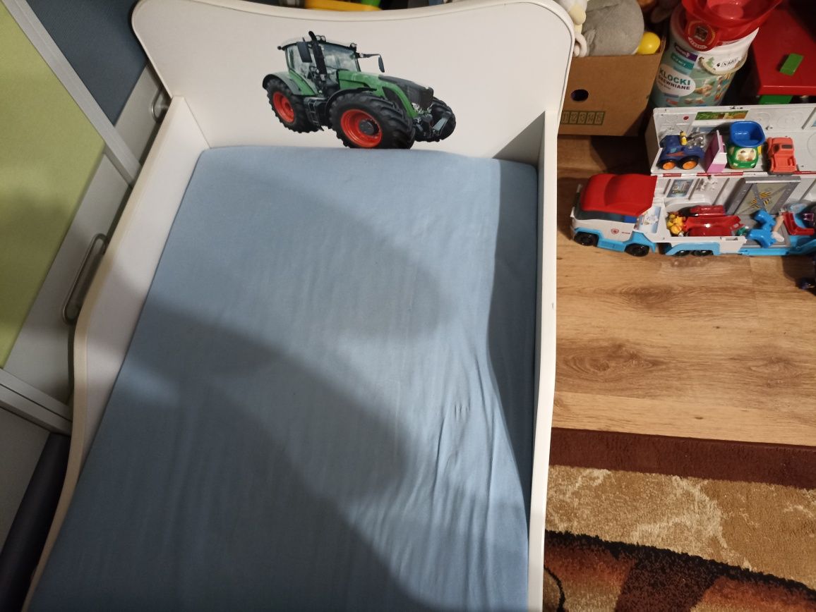 Sprzedam łóżko dla chłopca rozmiar 140x70 (motyw traktor)