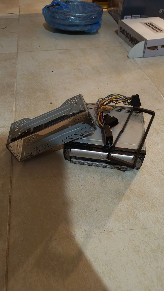 Rádio Sony CDX-R3300 xplod
