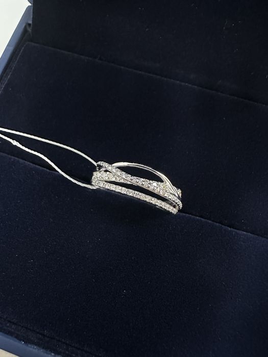 Каблучка з білого золота з діамантами